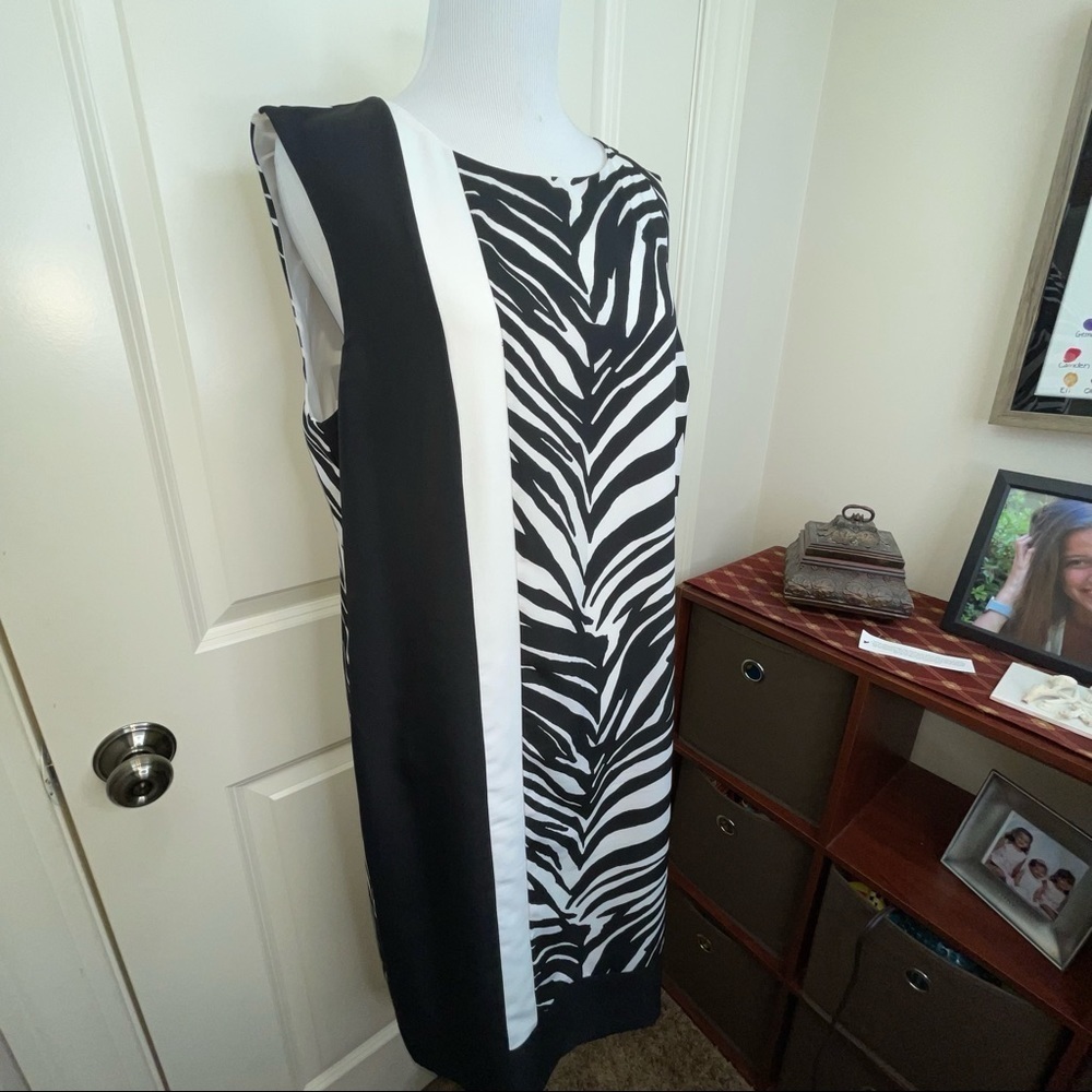 Neiman Marcus Dress Zebra Sleeveless Shift Dress Black White 12 — image 5 of 8